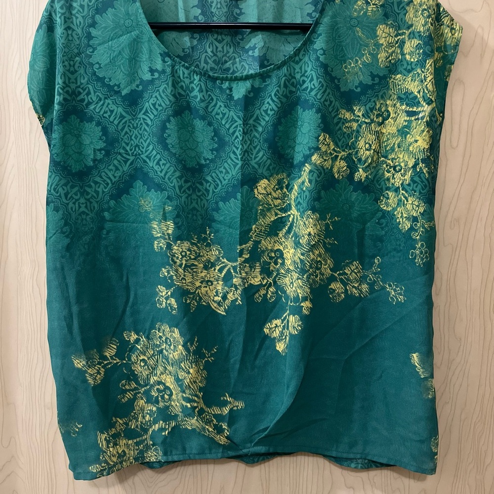 CAbi Green Sleeveless Boxy Blouse